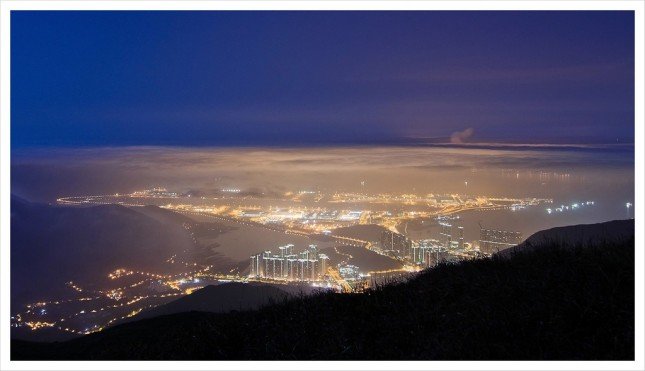 02- 星光夜琉璃 雲層愈積愈厚,漸漸遮蓋城市燈光。 拍攝資訊: F6.3, 15S, ISO100