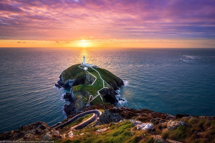 Photo by {link:http://500px.com/photo/40718946/the-south-stack-near-holyhead-anglesey-wales-by-joe-daniel-price?from=editors&only=Landscapes}Joe Daniel Price{/link}