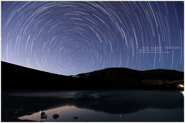 攝於萬宜水庫東壩:F3.2 25" ISO800 x 140張